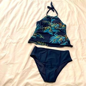 Two-piece swimsuit (tankini /halter-top) top, size M